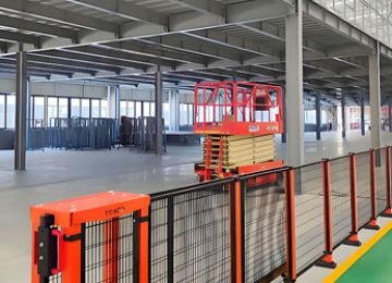 廣州閣樓平臺貨架做5個夾層穩(wěn)固嗎？【易達(dá)貨架】