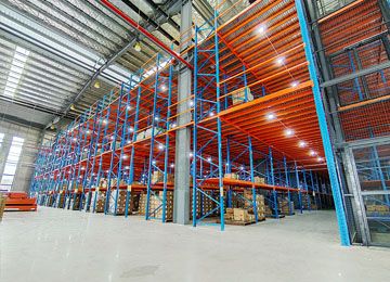 廣東閣樓平臺貨架設(shè)計二個夾層需要多高的倉庫呢？【易達(dá)貨架】
