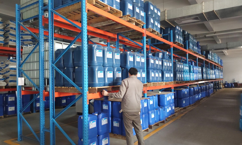 高密度存儲，實(shí)現(xiàn)“貨找人”式揀貨