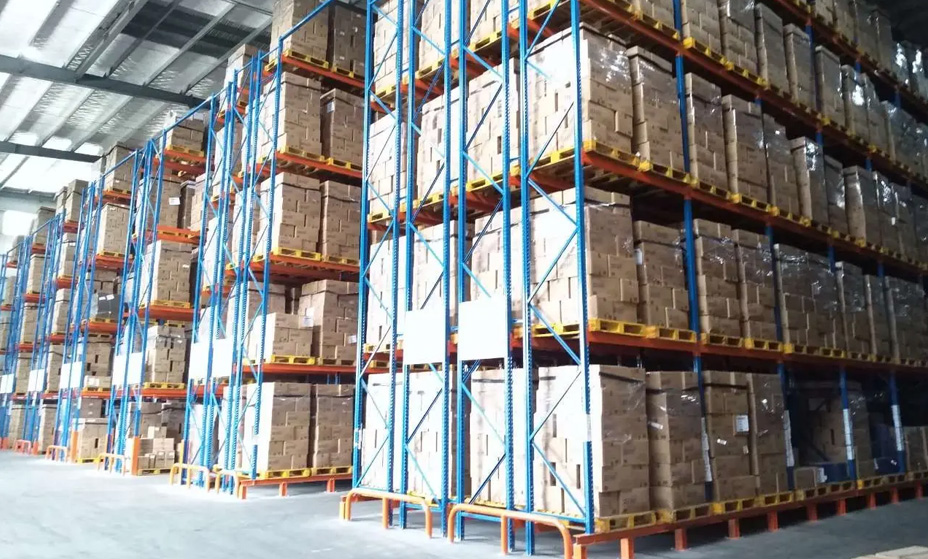 高密度存儲(chǔ)，實(shí)現(xiàn)“貨找人”式揀貨