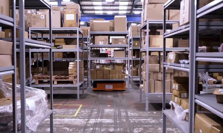 高密度存儲(chǔ)，實(shí)現(xiàn)“貨找人”式揀貨