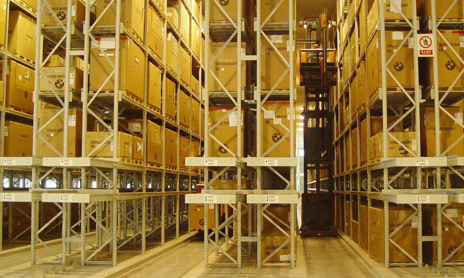 高密度存儲，實現(xiàn)“貨找人”式揀貨